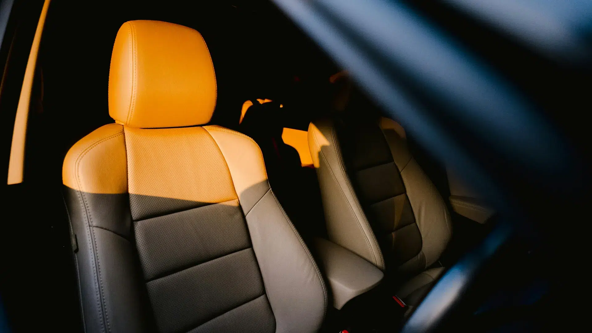 Quick Car Interior Cleaning Tips for People on the Move